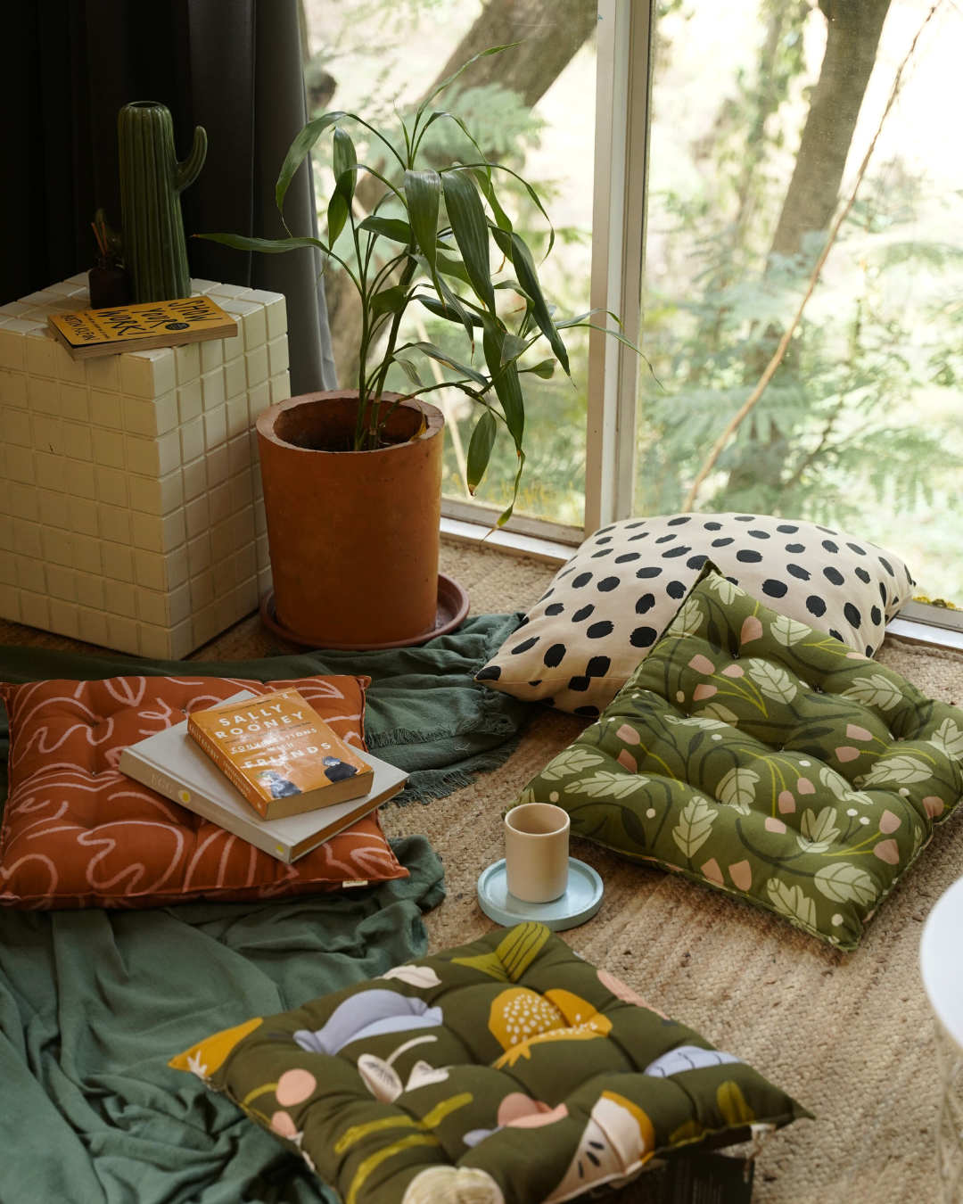 Doodle Floral I Floor Cushion